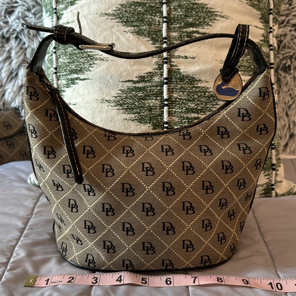 CLASSIC DOONEY & BOURKE Vintage Monogram Hobo Bag Excellent Condition! - Picture 3 of 10